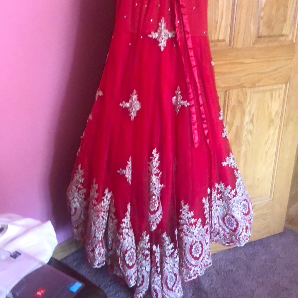 The dress is red and gold and it’s a size x small - Picture 5 of 6